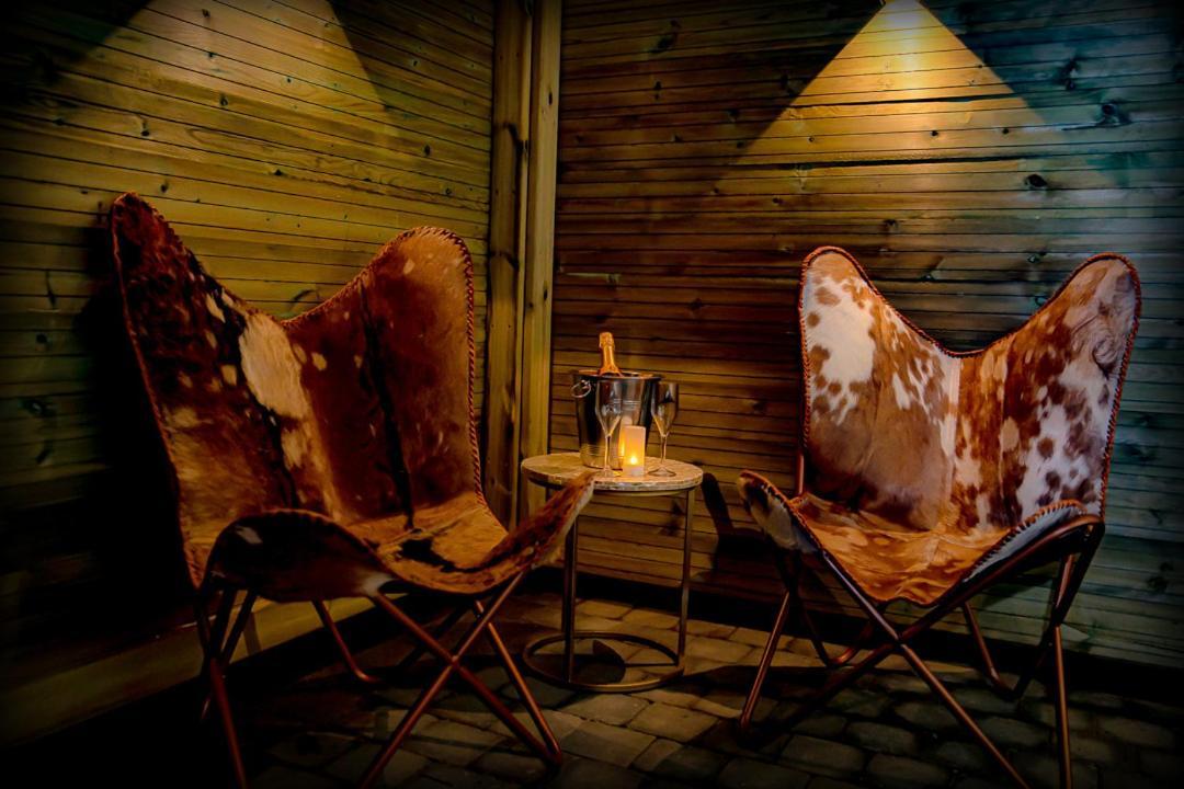 Le Spa Du Cabanon: Cabanon De Luxe Avec Spa Entierement Privatif Aye Exterior photo